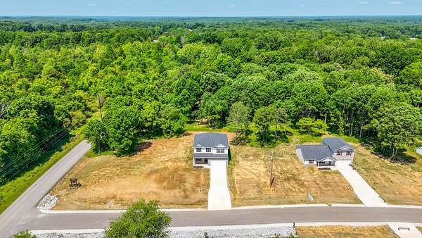 1.5 Acres of Land with Home for Sale in Dickson, Tennessee