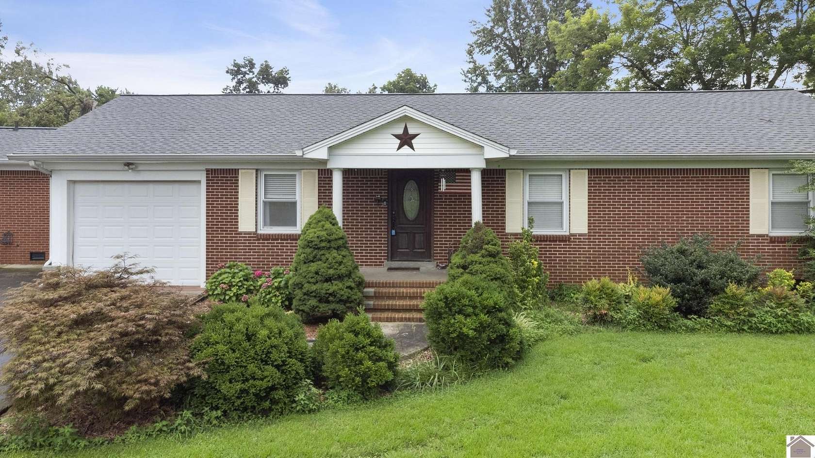 1.5 Acres of Land with Home for Sale in Murray, Kentucky