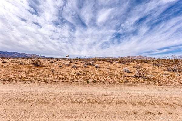1.25 Acres of Land for Sale in Joshua Tree, California