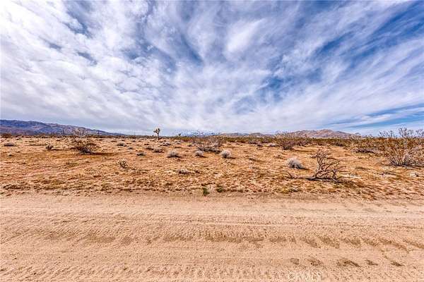 1.25 Acres of Land for Sale in Joshua Tree, California