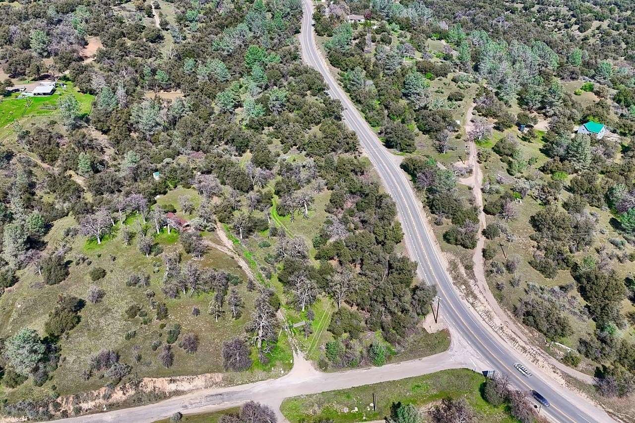 6.23 Acres of Residential Land for Sale in Ahwahnee, California