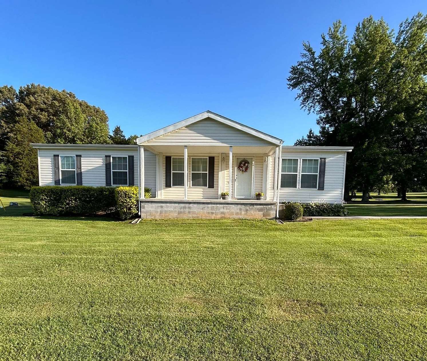 20 Acres of Recreational Land with Home for Sale in Elizabethtown, Illinois