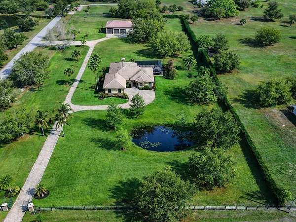 4.68 Acres of Land with Home for Sale in Sarasota, Florida