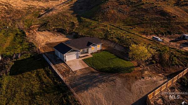 2 Acres of Land with Home for Sale in Payette, Idaho