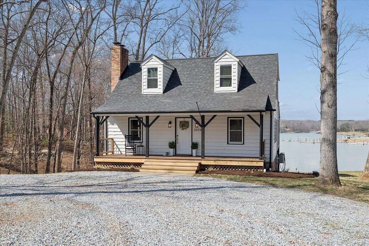 1.64 Acres of Land with Home for Sale in Huddleston, Virginia