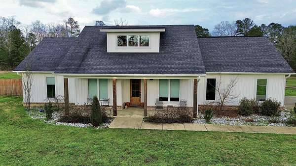 13 Acres of Land with Home for Sale in Malvern, Arkansas