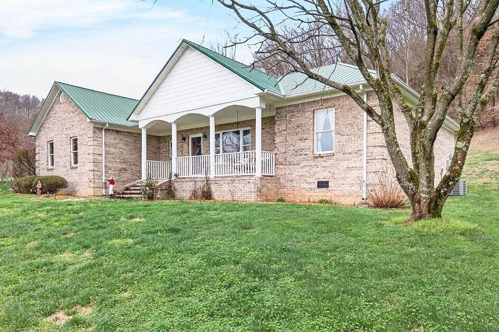 5 Acres of Land with Home for Sale in Sparta, Tennessee