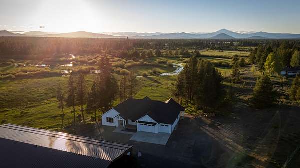 10 Acres of Land with Home for Sale in La Pine, Oregon