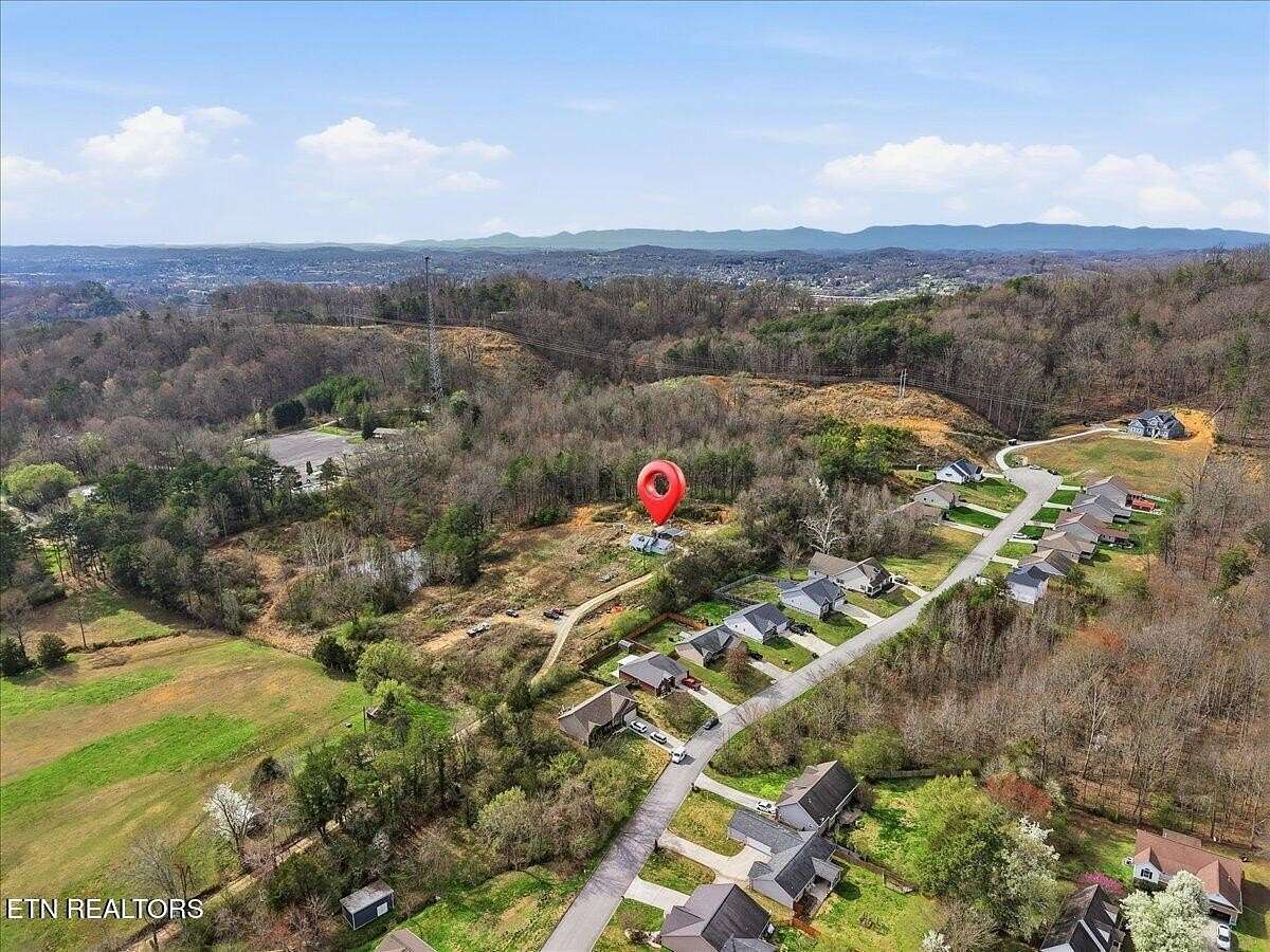 28 Acres of Agricultural & Residential Land for Sale in Knoxville, Tennessee