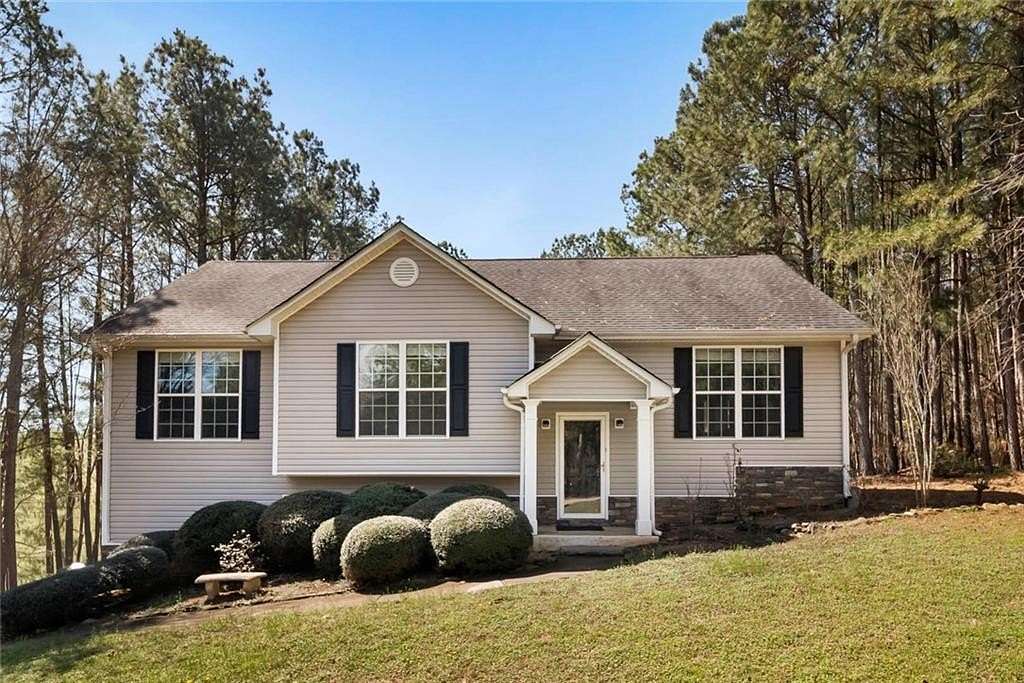 1.52 Acres of Land with Home for Sale in Winterville, Georgia