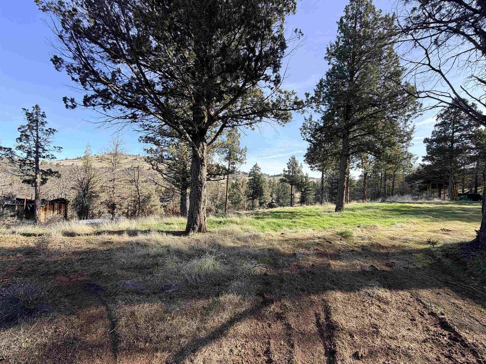 2.9 Acres of Residential Land for Sale in Montague, California