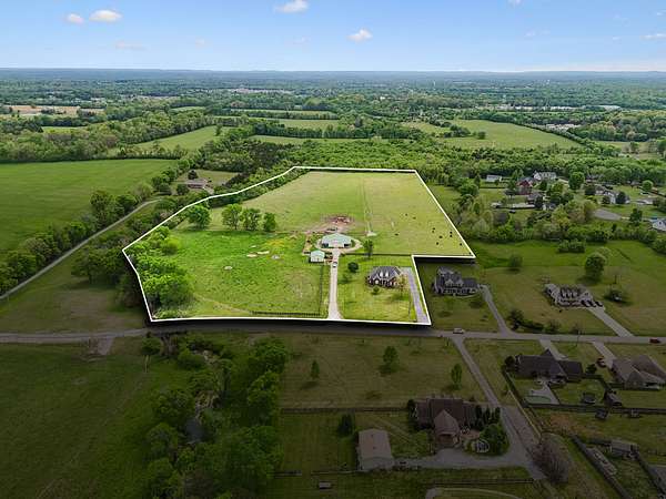 16.5 Acres of Land with Home for Sale in Chapel Hill, Tennessee