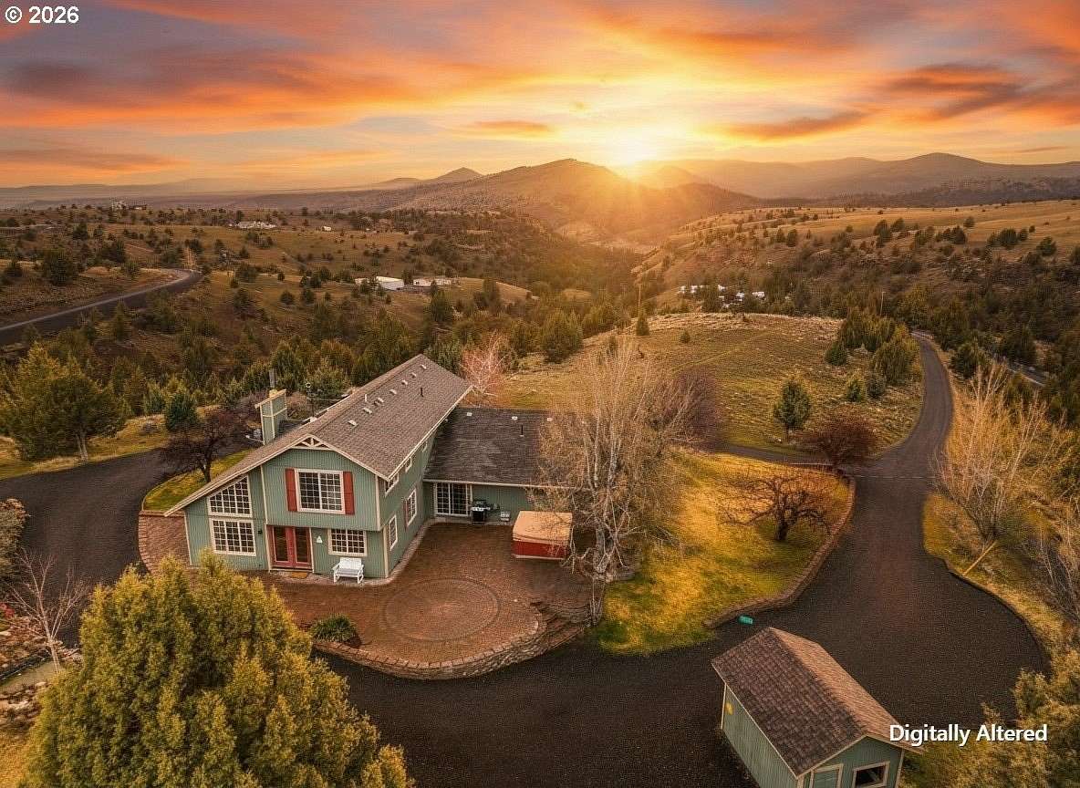 15.4 Acres of Land with Home for Sale in Mount Vernon, Oregon