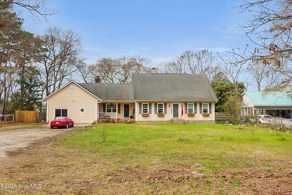 1.5 Acres of Land with Home for Lease in Richlands, North Carolina
