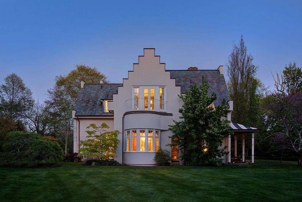 1.9 Acres of Land with Home for Sale in Newport, Rhode Island