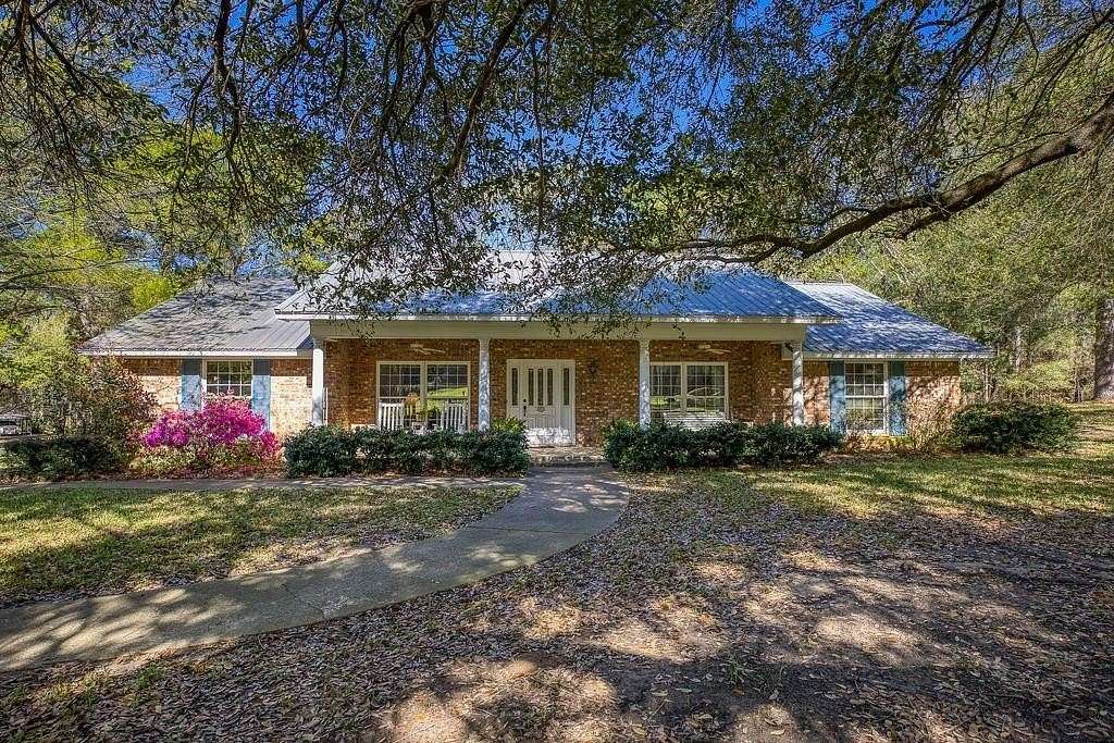 37 Acres of Agricultural Land with Home for Sale in Palestine, Texas