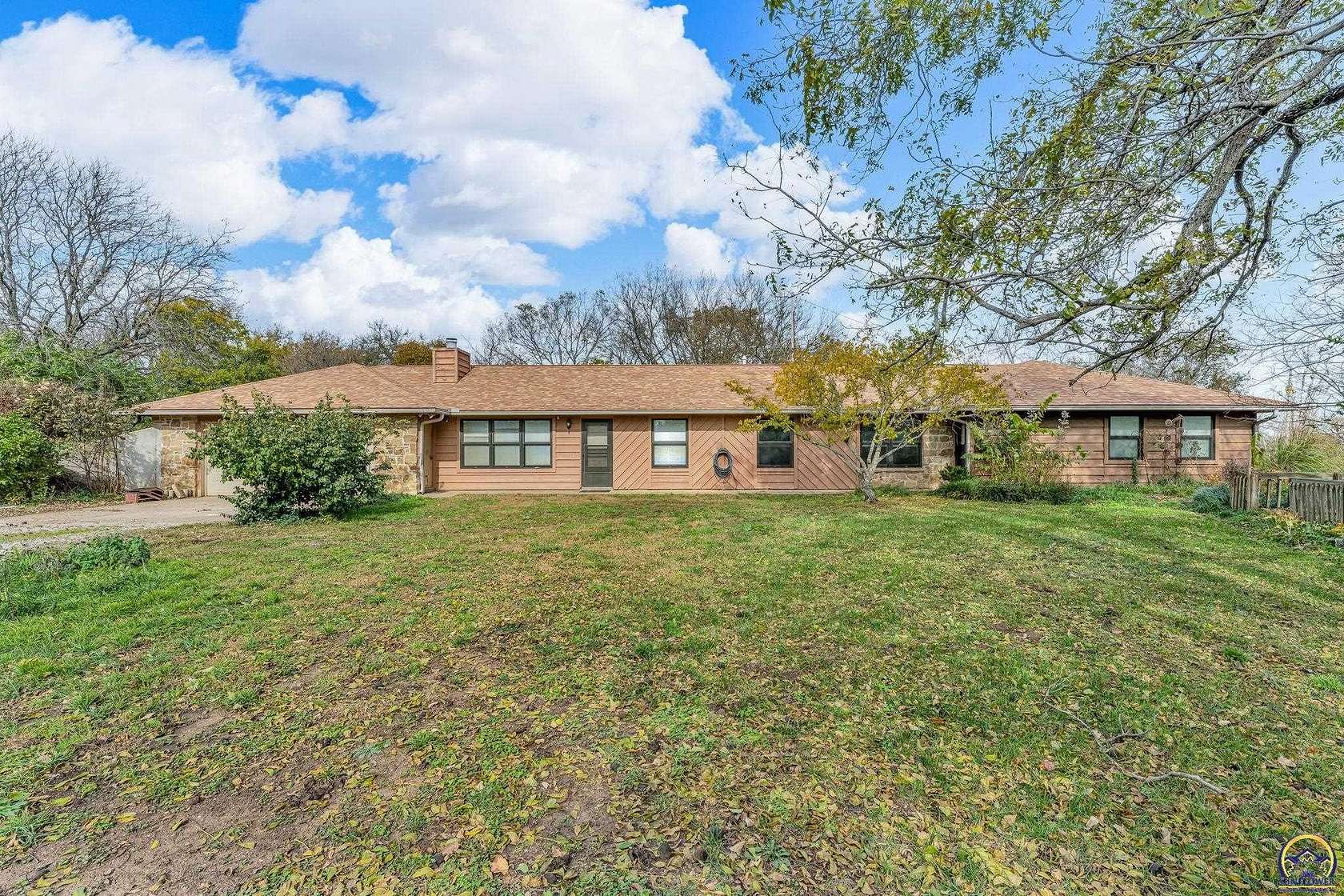 34.7 Acres of Land with Home for Sale in Carbondale, Kansas