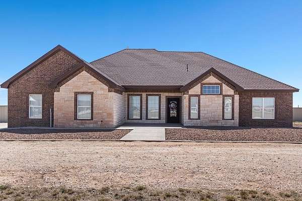 2 Acres of Land with Home for Sale in Seminole, Texas