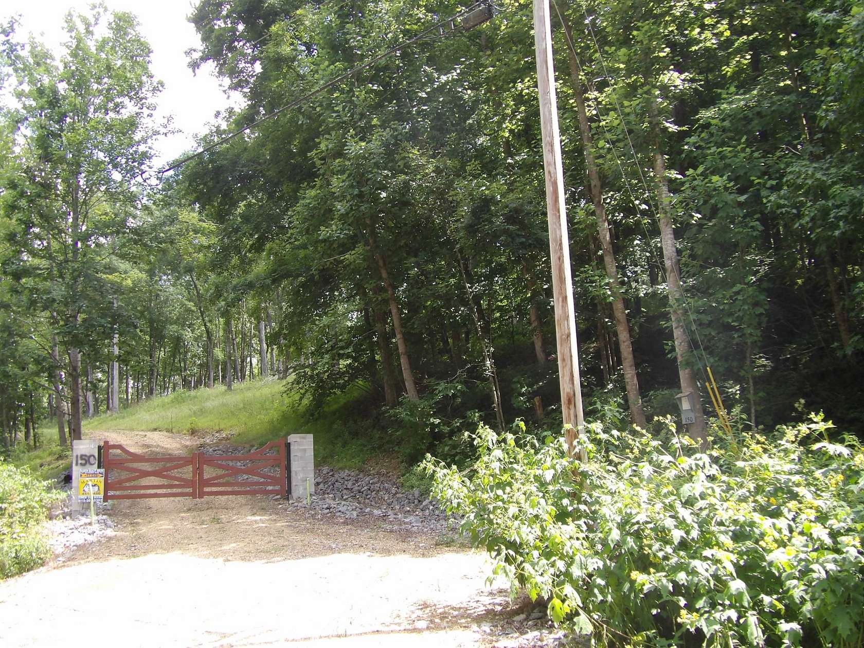 10.8 Acres of Land for Sale in Westmoreland, Tennessee