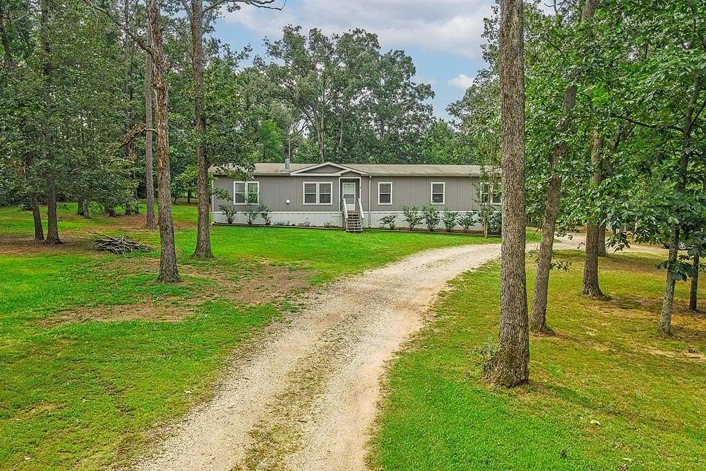 3.1 Acres of Land with Home for Sale in Nacogdoches, Texas