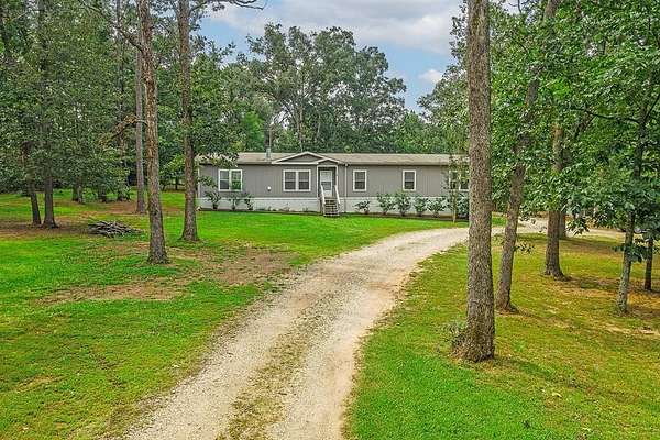 3.1 Acres of Land with Home for Sale in Nacogdoches, Texas