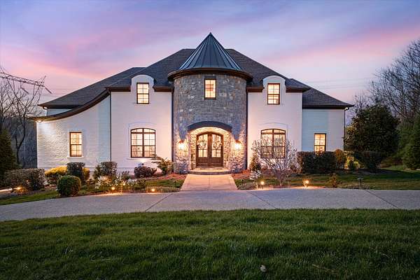 2.43 Acres of Land with Home for Sale in Franklin, Tennessee