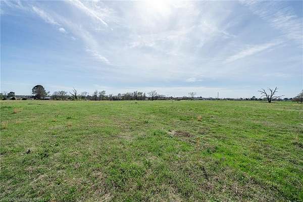 5 Acres of Residential Land for Sale in Lavaca, Arkansas