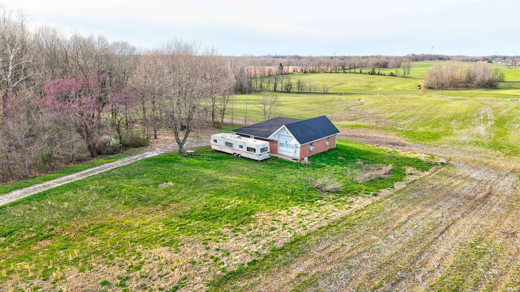 40 Acres of Land with Home for Sale in Grandview, Indiana
