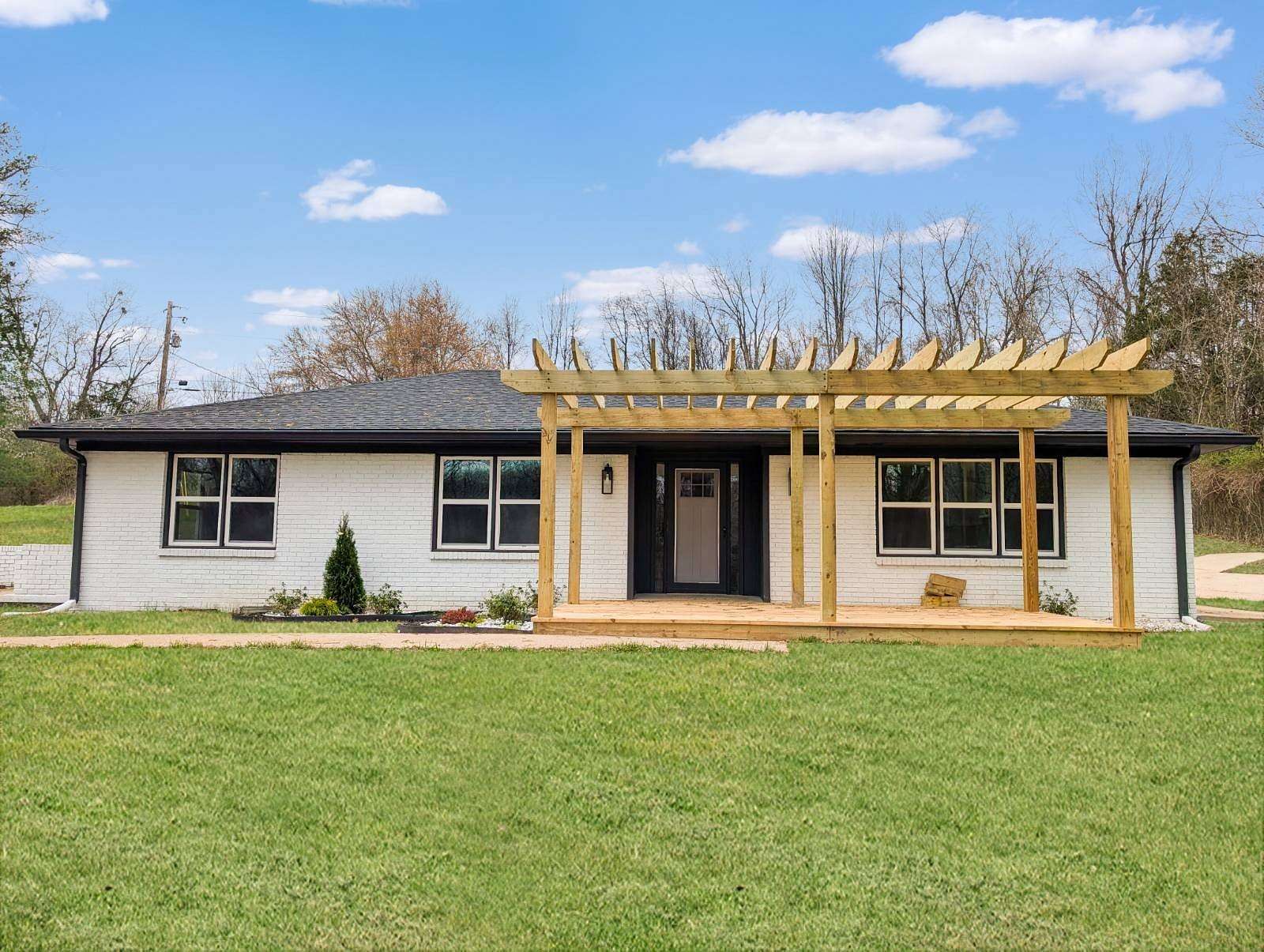 5 Acres of Land with Home for Sale in Nicholasville, Kentucky