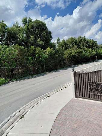 1 Acre of Residential Land for Sale in Miami, Florida