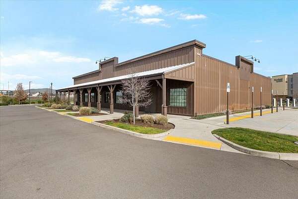 1.7 Acres of Improved Commercial Land for Lease in Medford, Oregon