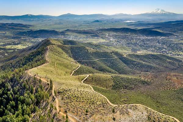 626 Acres of Land for Sale in Yreka, California
