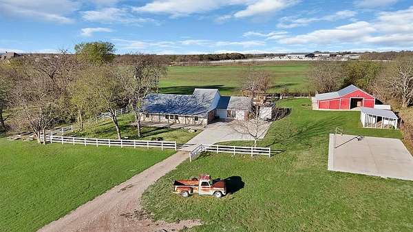 3.15 Acres of Land with Home for Sale in Waxahachie, Texas