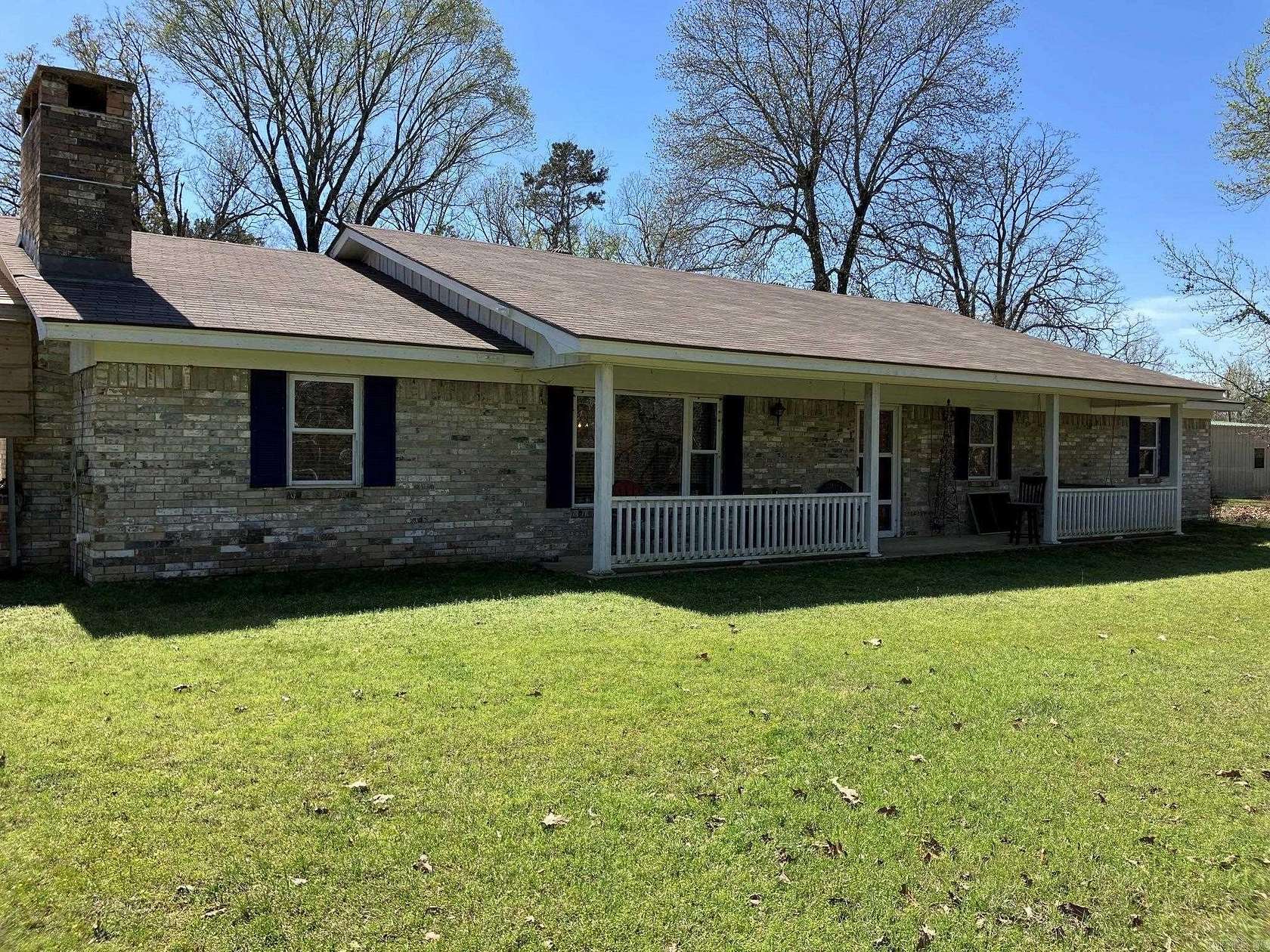 5.5 Acres of Land with Home for Sale in De Queen, Arkansas