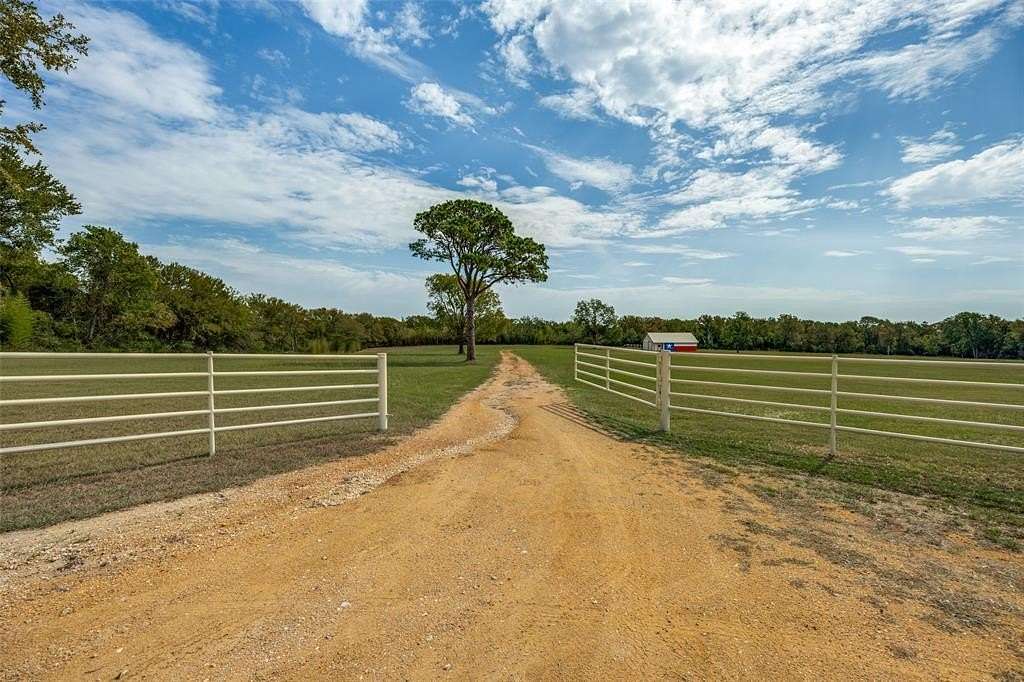 10 Acres of Residential Land for Sale in Denison, Texas