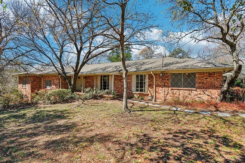 2.57 Acres of Land with Home for Sale in Duncanville, Texas