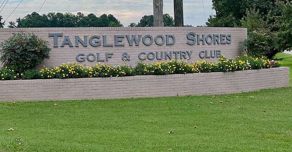 0.5 Acres of Land for Sale in Bracey, Virginia