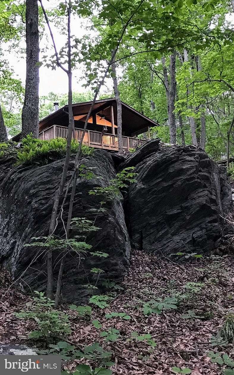 10.8 Acres of Land with Home for Sale in Marshall, Virginia