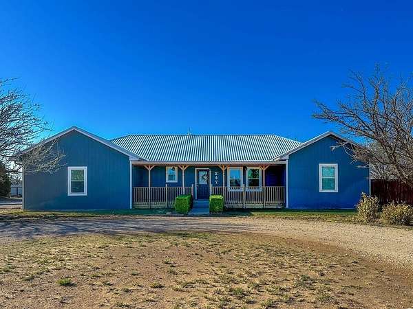 2 Acres of Land with Home for Sale in Seminole, Texas