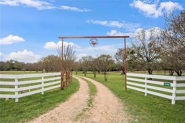 25.3 Acres of Land with Home for Sale in Franklin, Texas