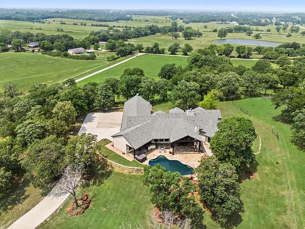 17 Acres of Land with Home for Sale in Valley View, Texas