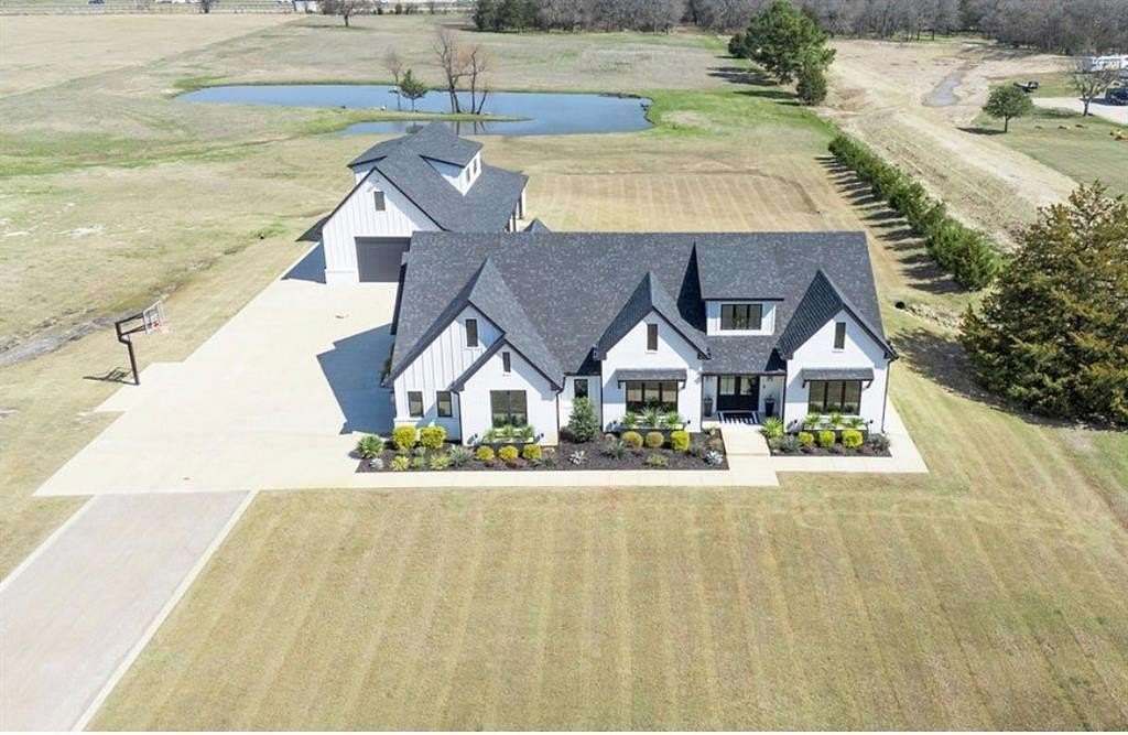 2 Acres of Land with Home for Sale in Wills Point, Texas