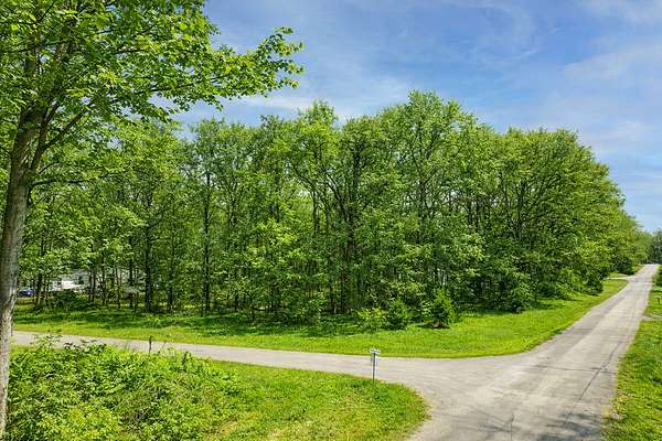 1 Acre of Residential Land for Sale in Beechgrove, Tennessee