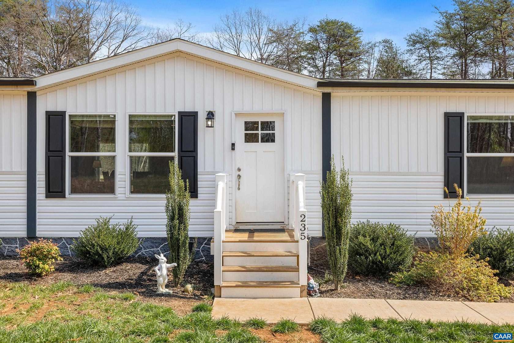 2.28 Acres of Land with Home for Sale in Palmyra, Virginia