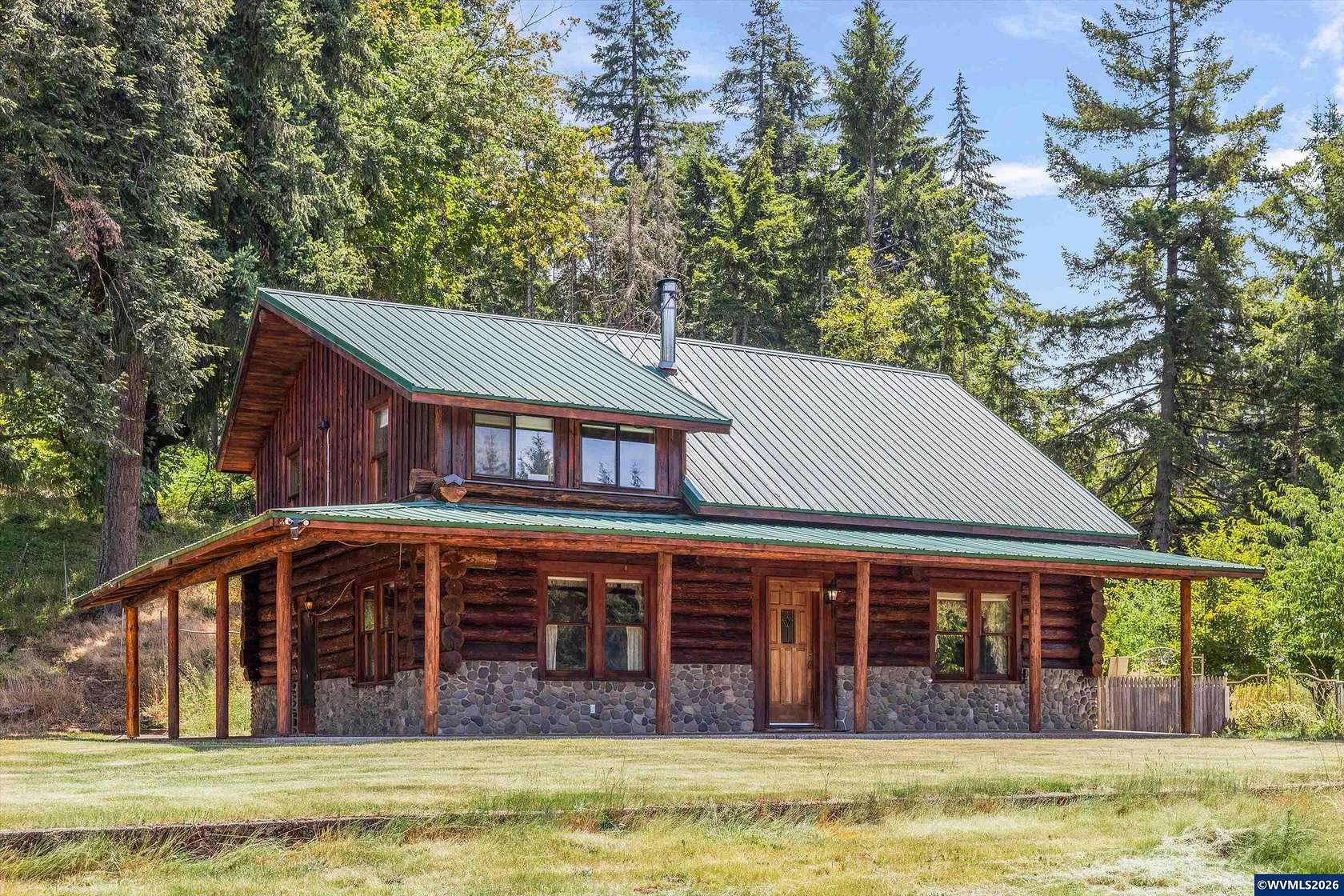 25 Acres of Land with Home for Sale in Scotts Mills, Oregon