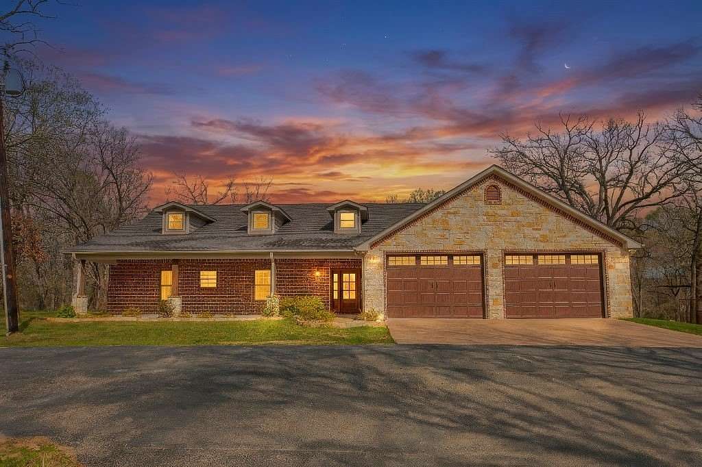 8.35 Acres of Land with Home for Sale in Mineola, Texas