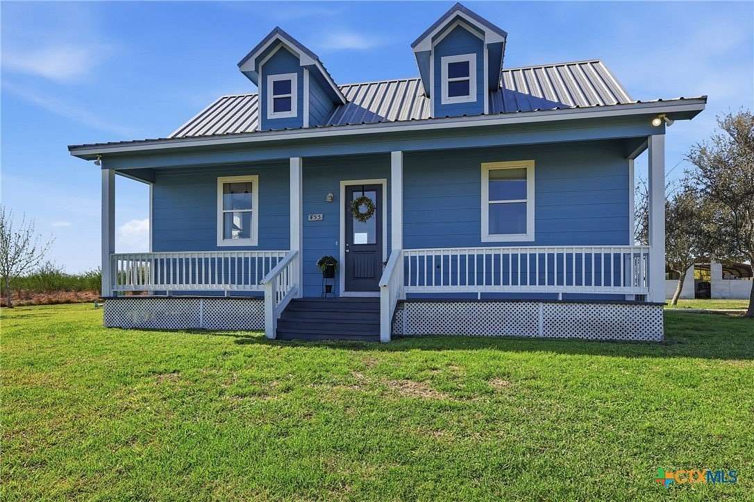 14.9 Acres of Land with Home for Sale in Victoria, Texas