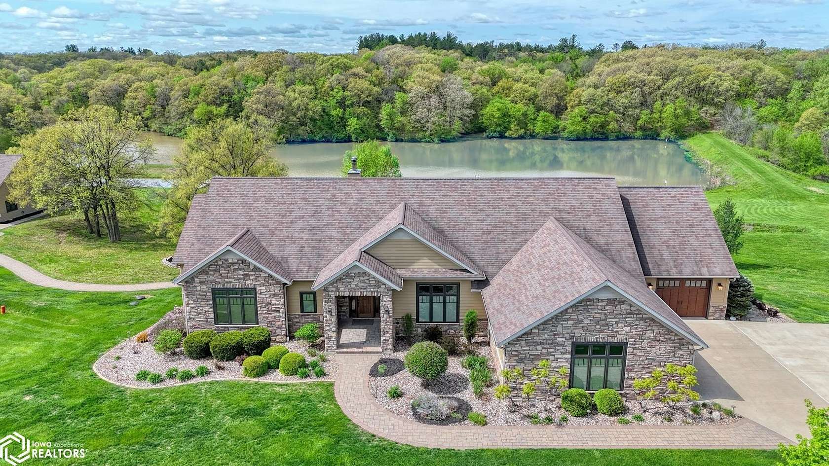 116 Acres of Recreational Land with Home for Sale in Bloomfield, Iowa