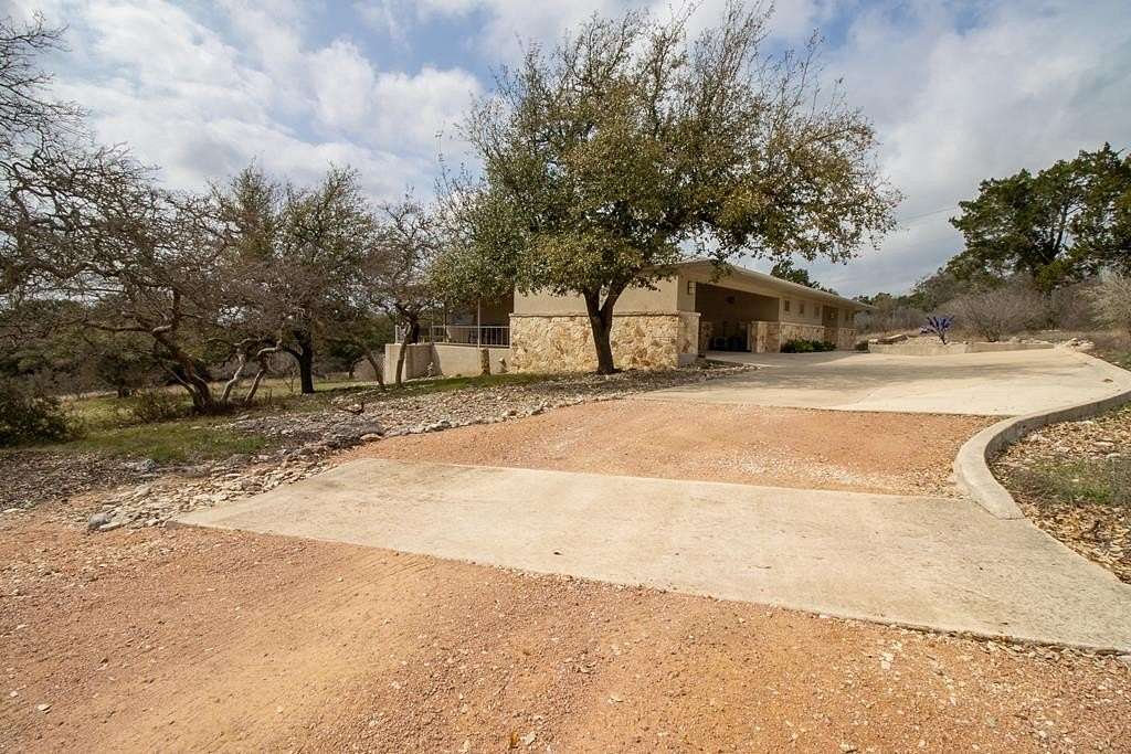 28 Acres of Land with Home for Sale in Mountain Home, Texas