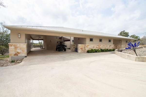 28 Acres of Land with Home for Sale in Mountain Home, Texas